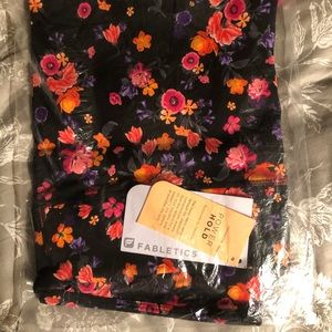 NWT Fabletics Salar Powerhold 7/8 leggings